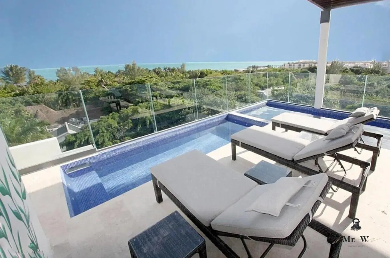 Private Pool & Jacuzzi Steps To Beach & 5Th Ave Apartment