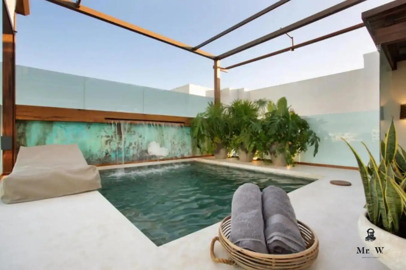 Private Pool & Jacuzzi Steps To Beach & 5Th Ave Apartment