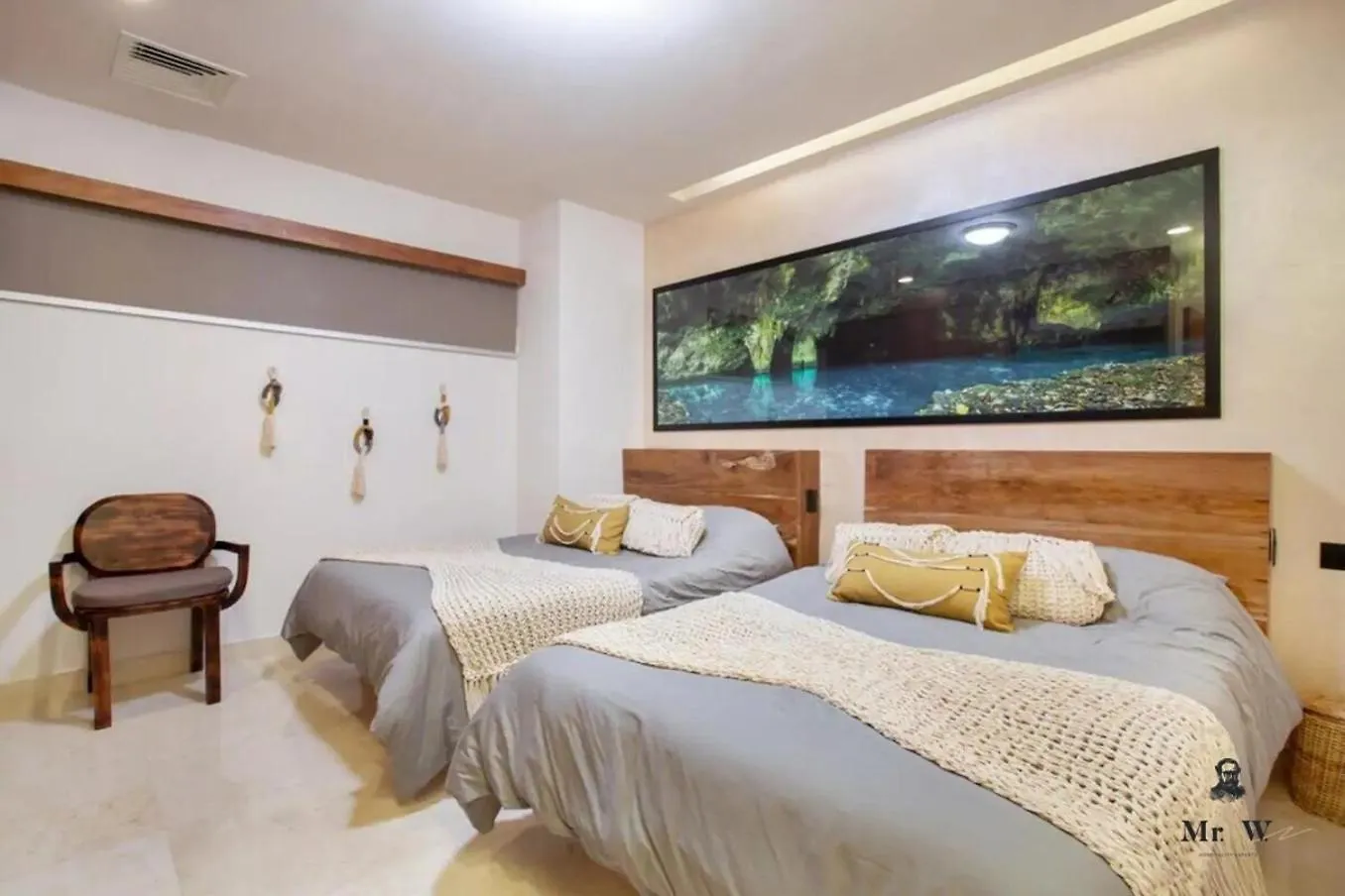 Private Pool & Jacuzzi Steps To Beach & 5Th Ave