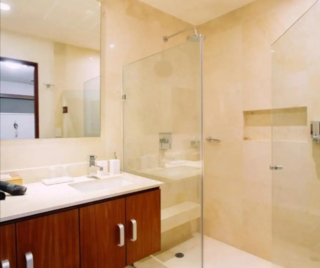 Private Pool & Jacuzzi Steps To Beach & 5Th Ave Playa del Carmen