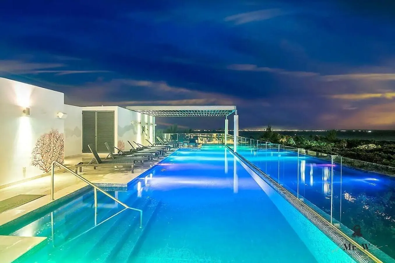 Private Pool & Jacuzzi Steps To Beach & 5Th Ave location