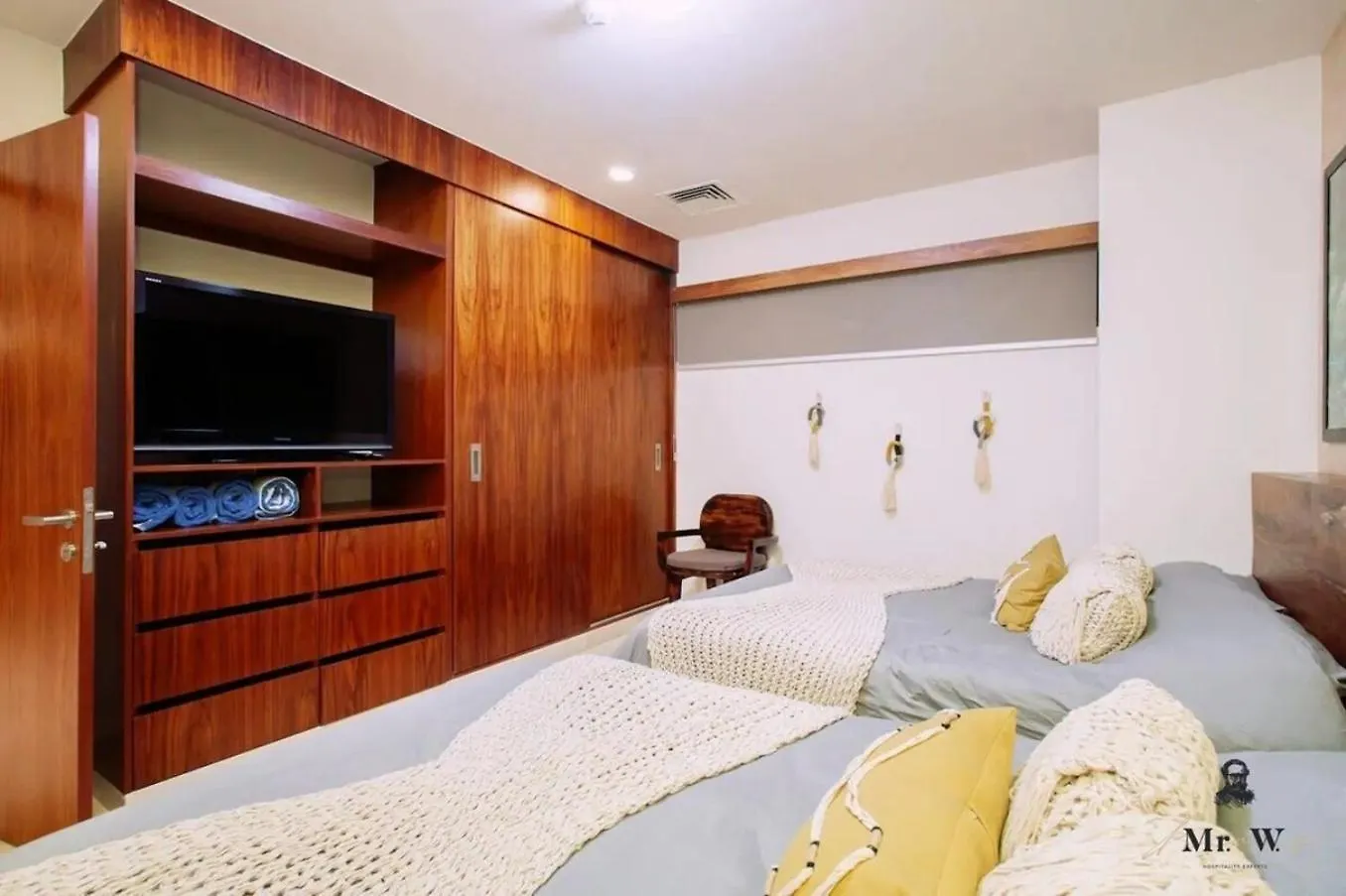 Apartment Private Pool & Jacuzzi Steps To Beach & 5Th Ave