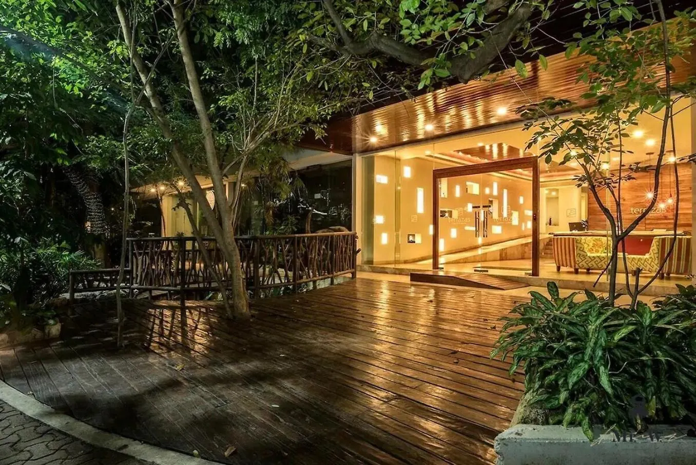 Private Pool & Jacuzzi Steps To Beach & 5Th Ave